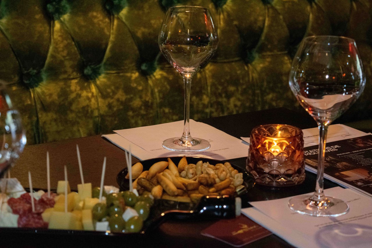 Vriendelijke proeverij in de Etnische Bar
