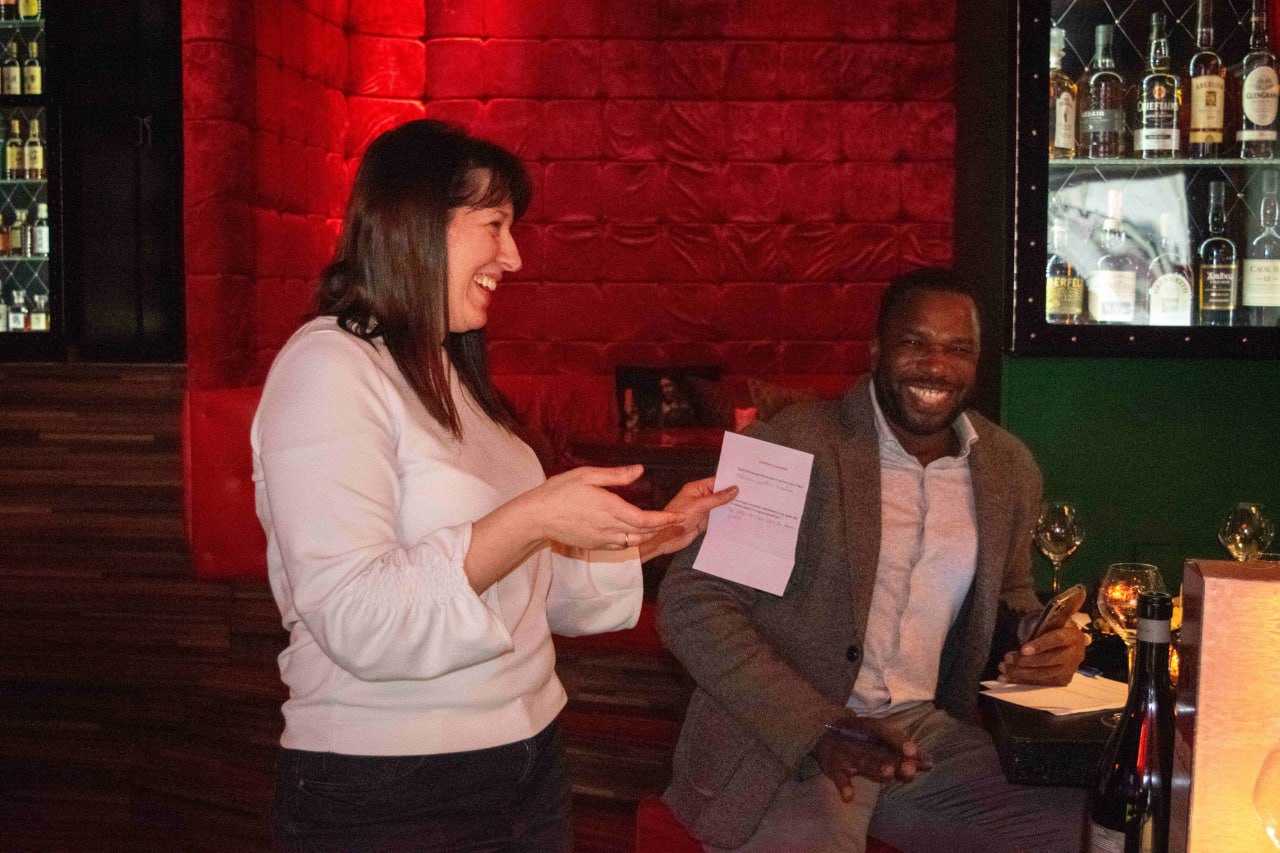 Vriendelijke proeverij in de Etnische Bar