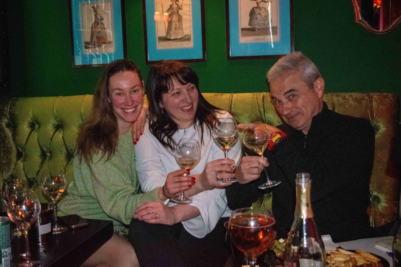 Vriendelijke proeverij in de Etnische Bar